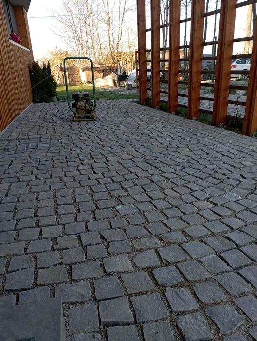 Vând piatră și montez