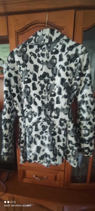 Дамско палто с тигров принт - 17.00 лв.