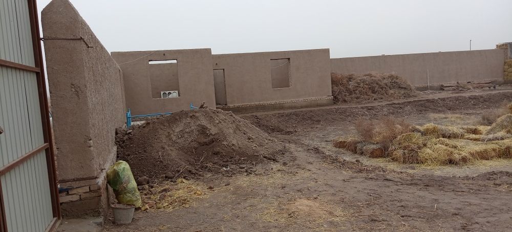 Нотурар  йер урни сотилади