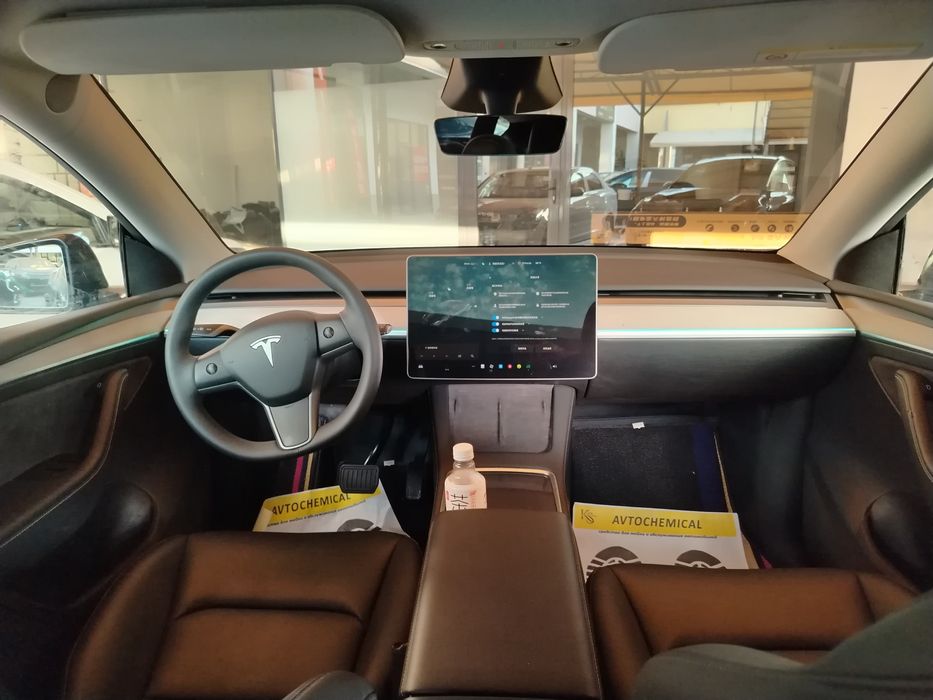 Tesla Modely Y 2024 yil