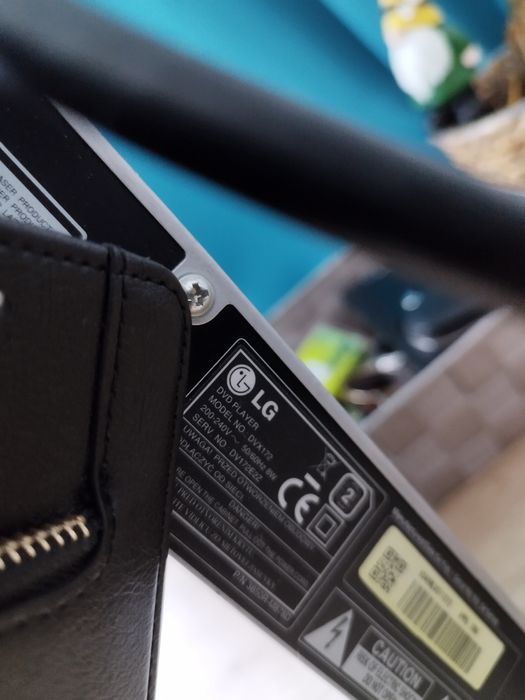 Продавам двд LG хубав модел