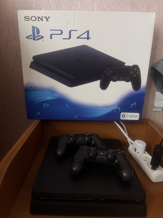 Продам Sony PlayStation 4 Slim