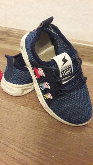 Продам детскую обувь