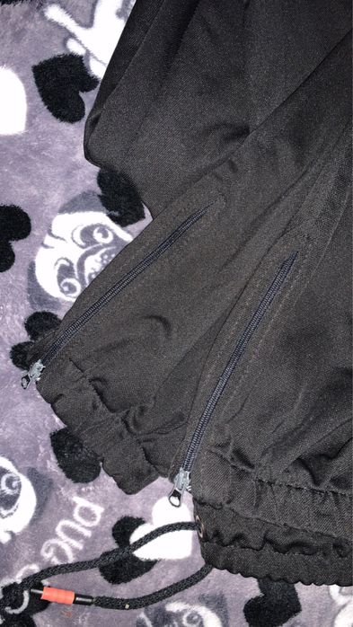 Vând pantaloni Nike!