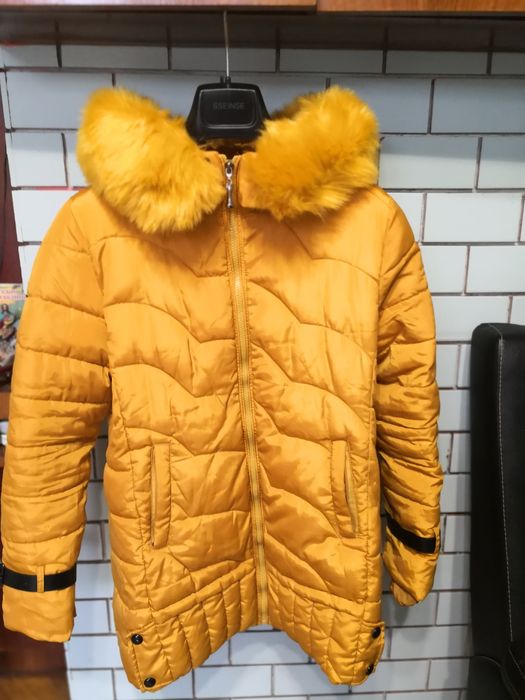 Дълго яке цвят горчица