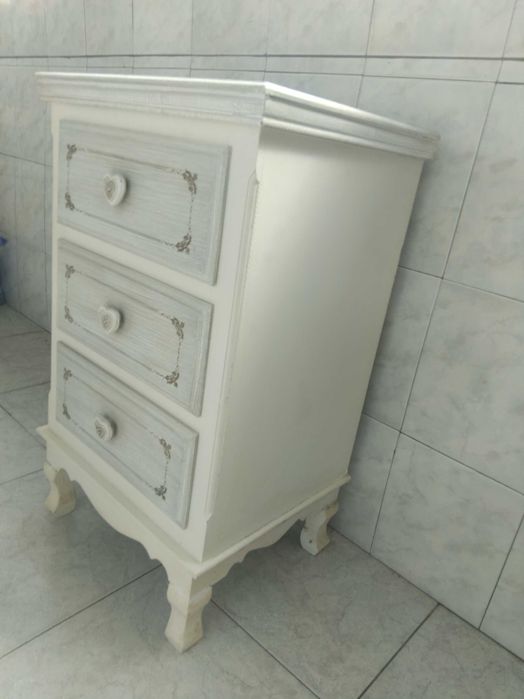 Винтидж дървено шкашфче