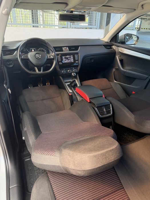 Skoda Octavia 2014 2.0 TDi 150 CP • Day Light LED • Bi-Xenon • Scaune încălzite • Senzori parcare • Dublu climatronic • Pilot automat • Proprietar