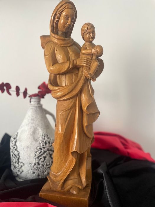 Sculptura in lemn masiv