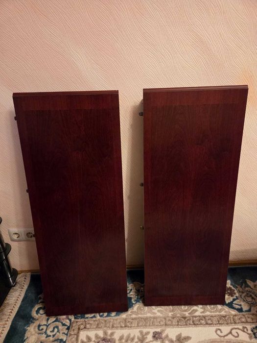 Раздвижной стол со стульями