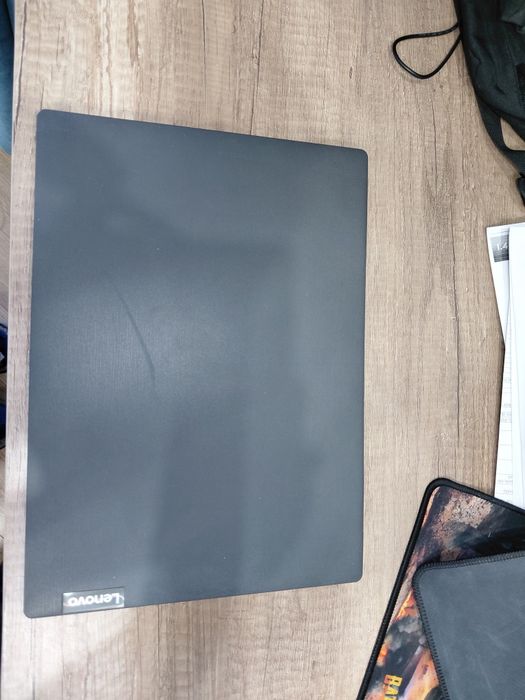 Продаю ноутбук Lenovo б/у с мышкой с ковриком и зарядкой