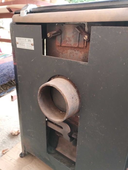 Чугунена печка на твърдо гориво