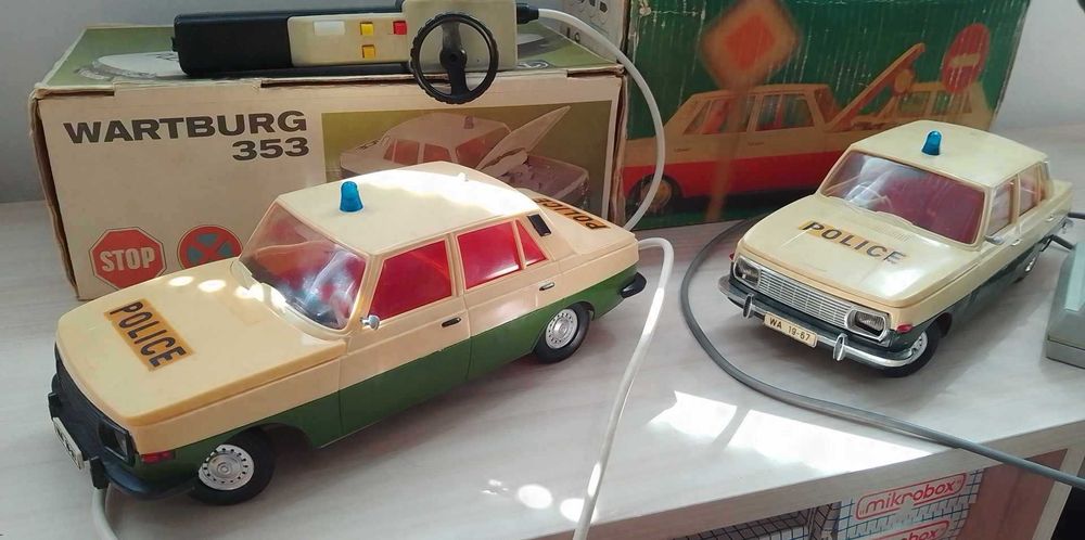 Стари играчки WARTBURG 353 DDR GDR PIKO ANKER 1/15