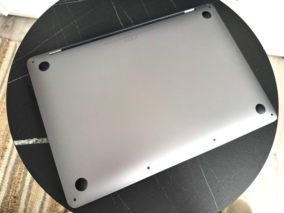 MacBook Pro 13″ 2020 Apple M1, 8GB RAM, 256GB SSD Utilizat 98