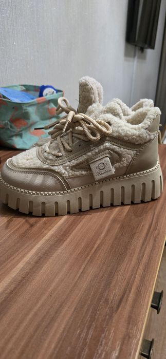 Новые зимние теплые ботинки