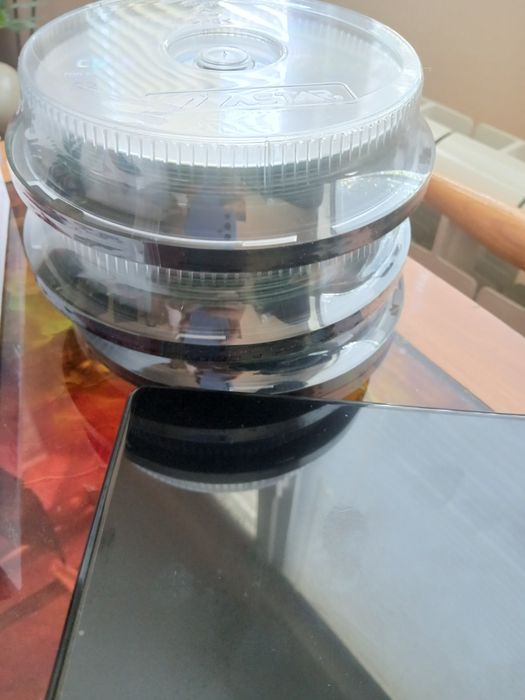 Външна записвачка Hitachi-LG+ подарък 3 бр. С по 10 нови дискове