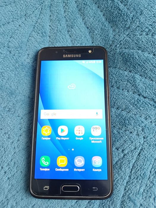 Продам телефон Самсунг J5