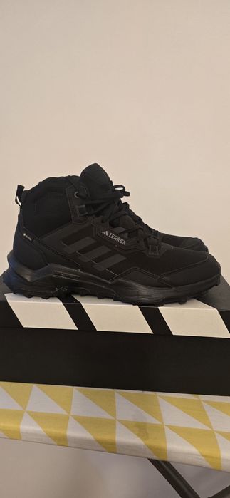 Vând ghete adidas terrex bărbați