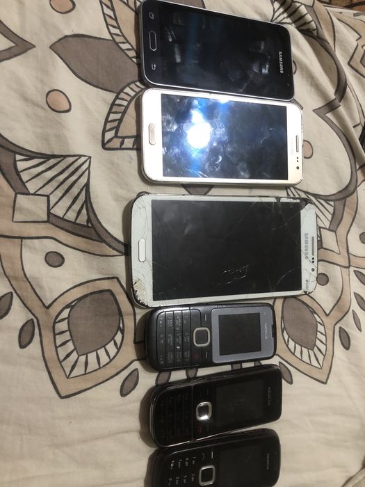 Продам телефоны,  на запчасти