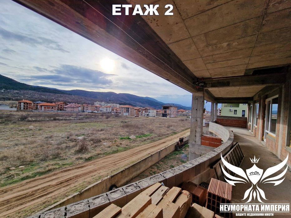 Продавам три етажна къща с 402РЗП, гараж и двор 460кв.м. в гр.Асеновград, кв.Изток на местност Шкилово