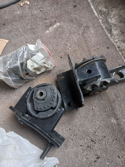 Продам подушка двигателя