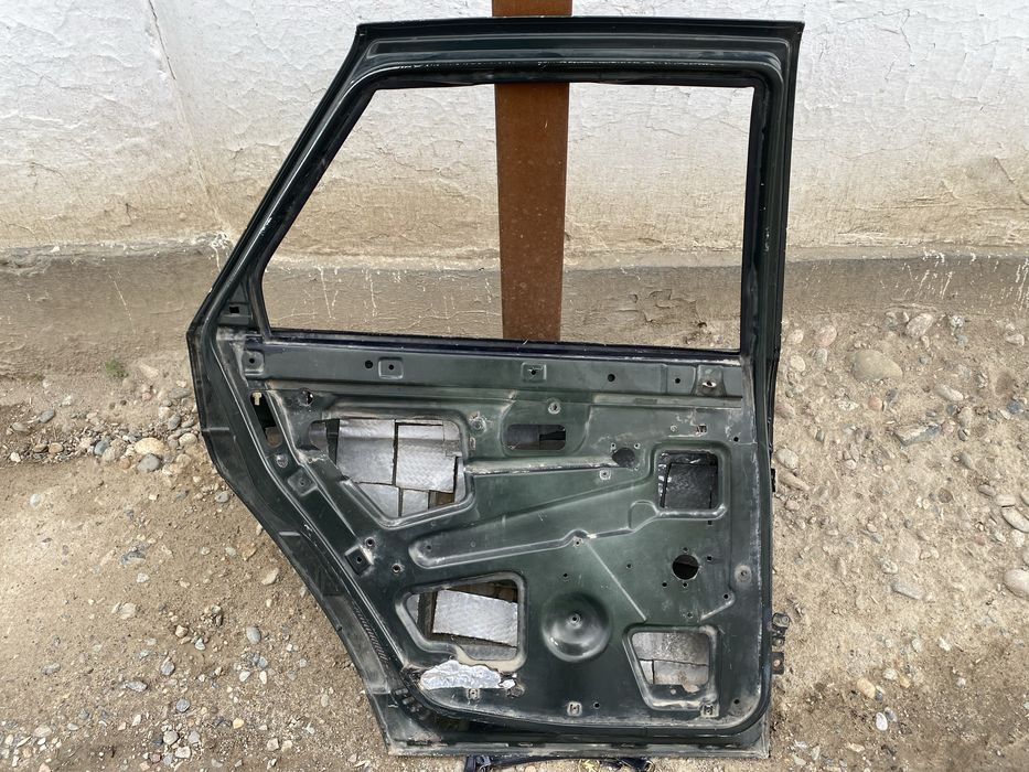 Дверь из прирора