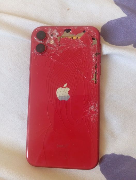 Iphone 11 128gb  красный цвет