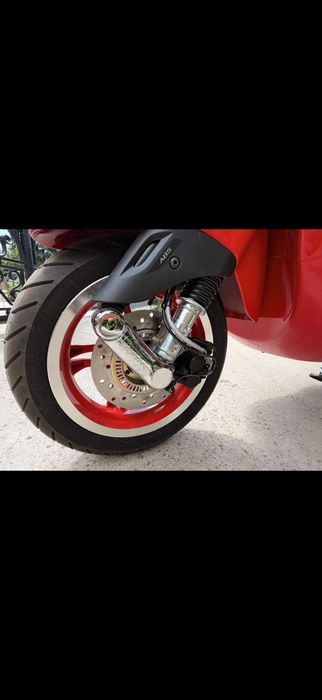 Vespa Primavera 125 Red Ediție Specială, cu 0 km bord