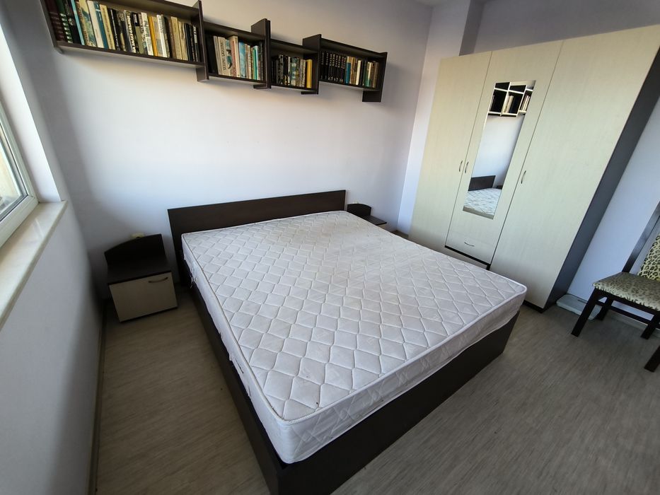 Спален комплект – легло, гардероб, скрин, нощни шкафчета, бюро