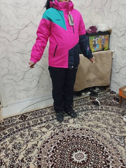 Зимный женский комбинзон куртка