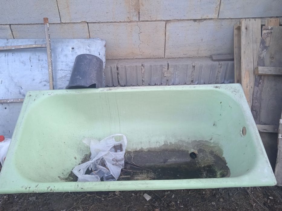 Продам чугунную ванну