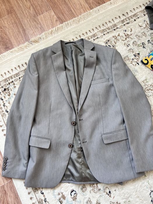 Продам костюм серый