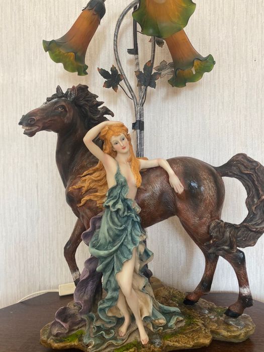 Светильник “Девушка и Конь” — с 3 лампочками!