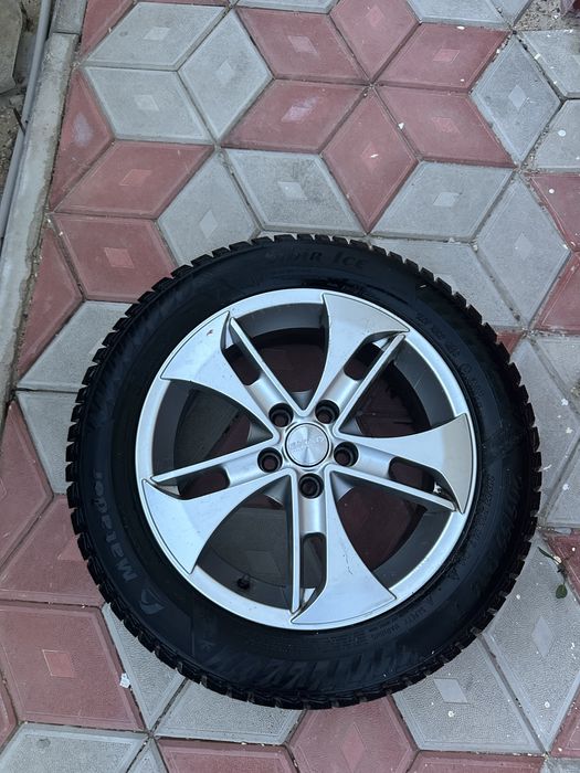 Шина с диском R16