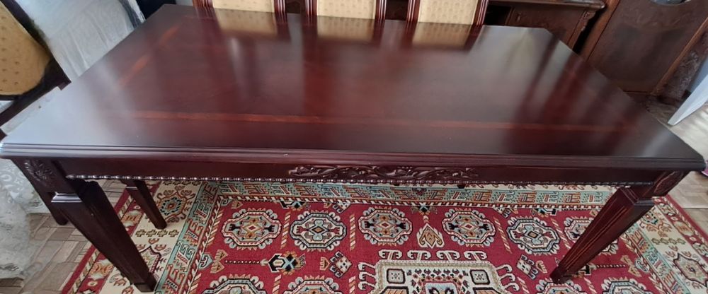 Продаётся стол для зала