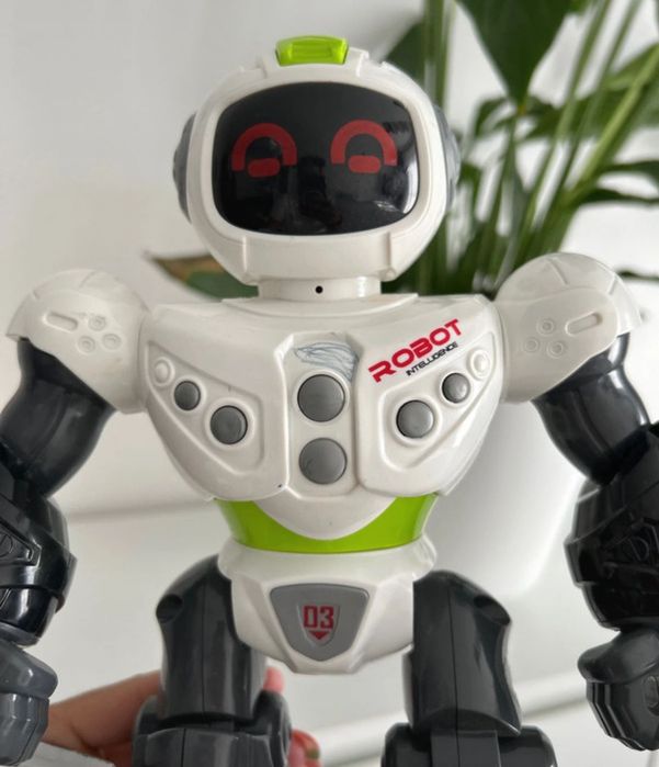 Robot interactiv