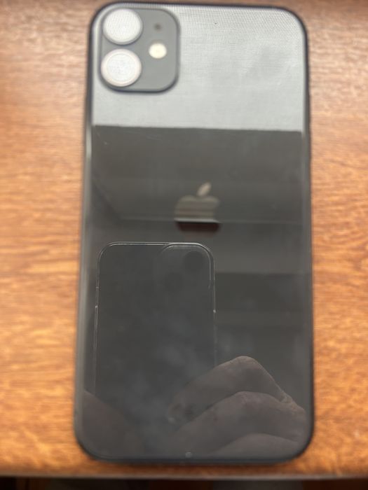 Iphone 11 64GB , un singur proprietar. Arata impecabil. Are folie