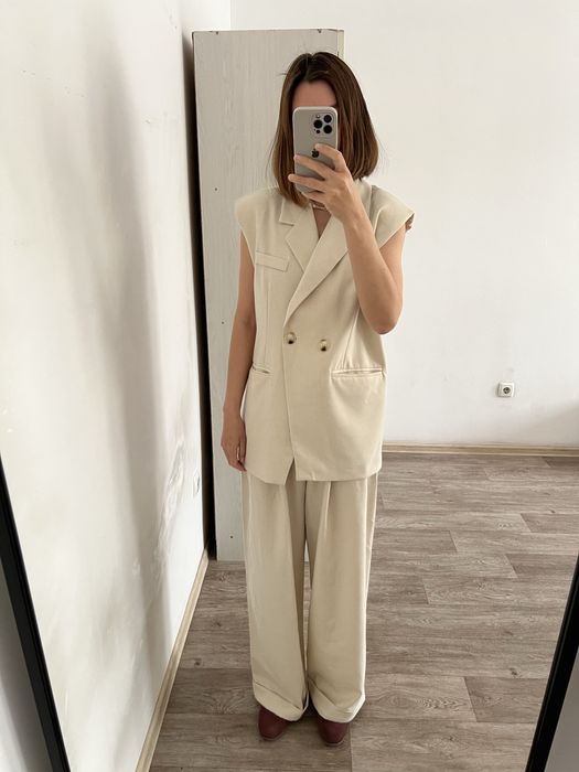 Костюм бежевый на размер с-м