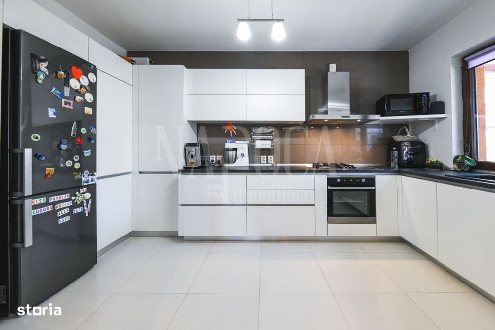 Casa 5 camere de vanzare in Floresti