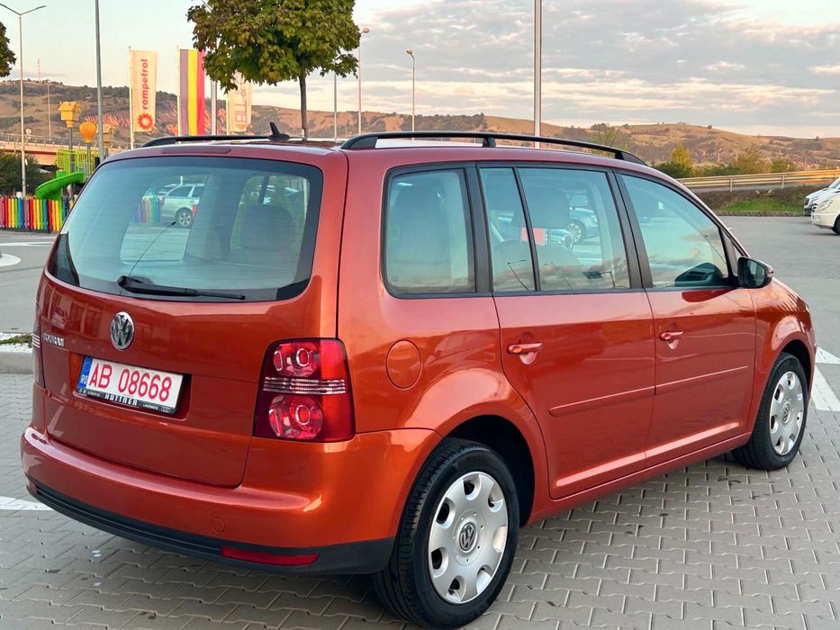 VOLKSWAGEN Touran 2010 — imagine 2