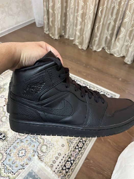 Кроссовки Nike Air jordan 1 Mid tripple black