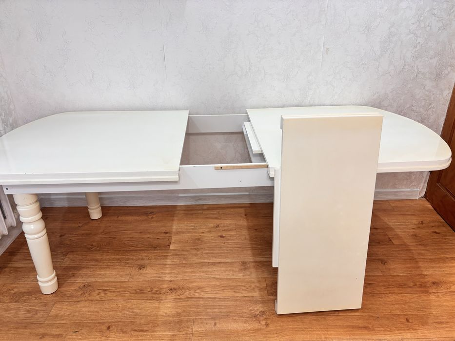 Продаю стол для зала