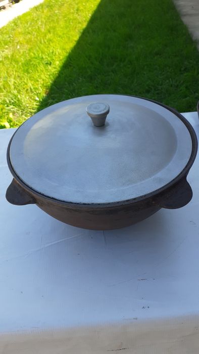 Казан. Сковорода. Ступка чугунные.