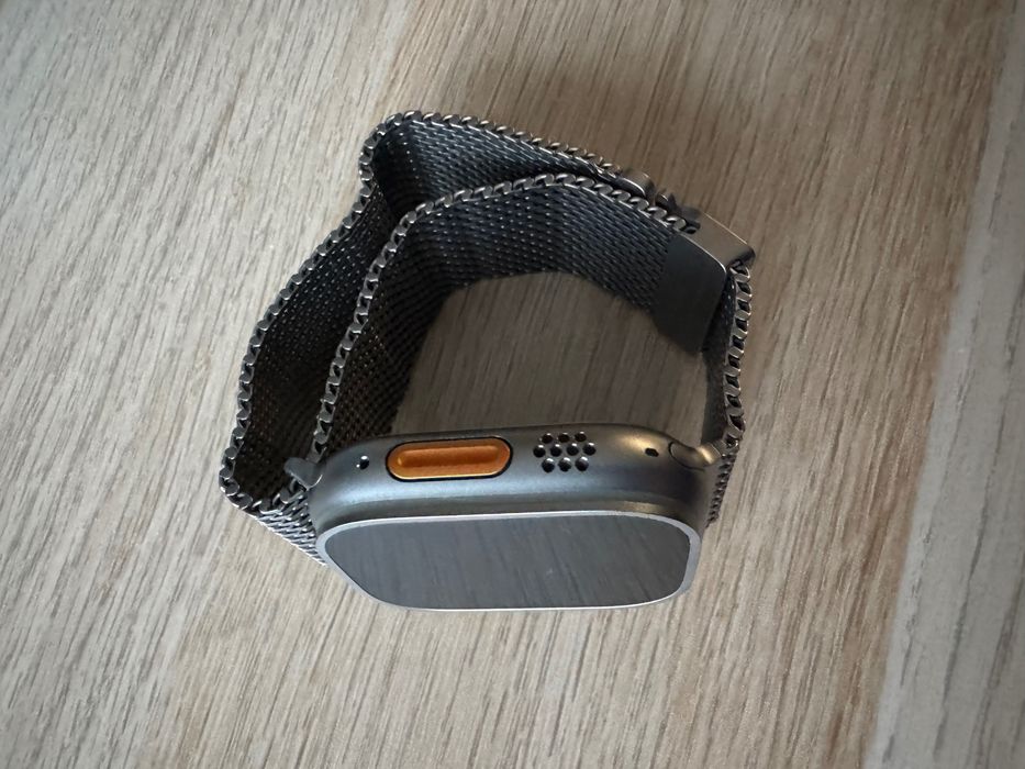 Apple Watch Ultra 2 49mm GPS + Cellular + Apple Titanium Milanese Loop