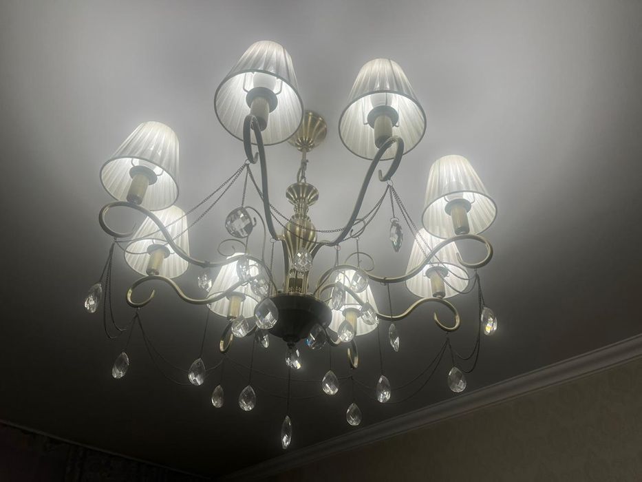 Люстры  в отличном состоянии  в связи с переездом в отличном  состояни