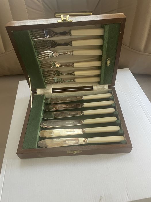 Set tacâmuri  6 persone  argintate