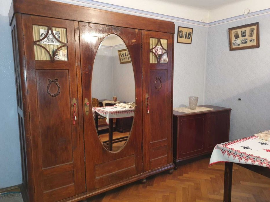 Sifonier/dulap Art Deco interbelic 1930–1938 – lemn masiv & cristal
