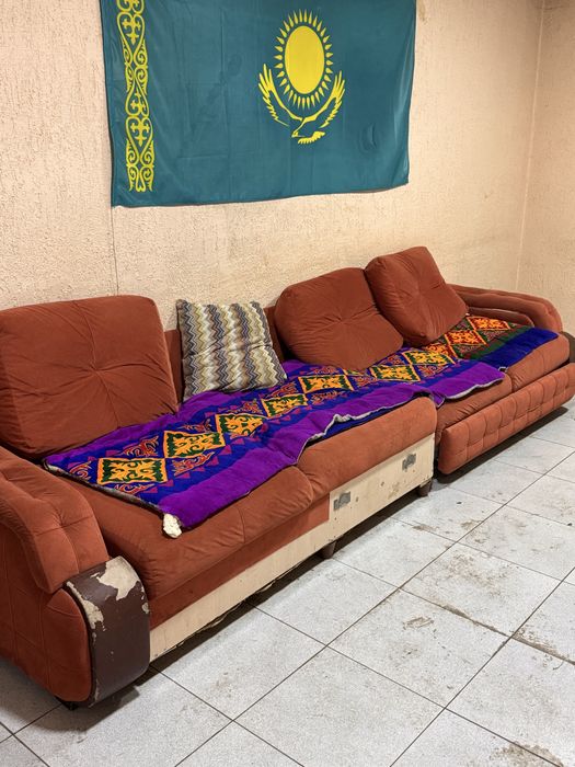 Продам диван кокжиек мкр там
