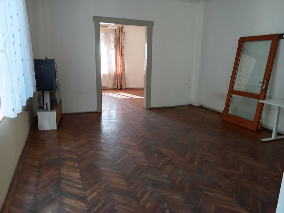 Vand sau schimb casa  Reghin zona centrala