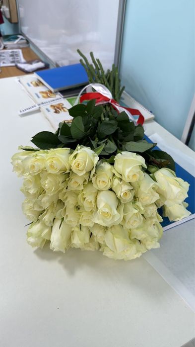 Букет белых роз продам новые!