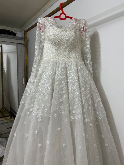 Келин куйлаклар 15 та ахволи яхши кур чикмаган тоза ювиб куйилган